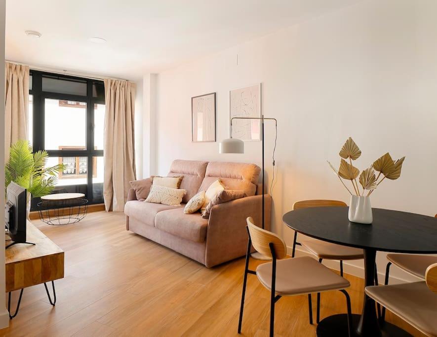 Apartamentos Aptio Oviedo Bagian luar foto