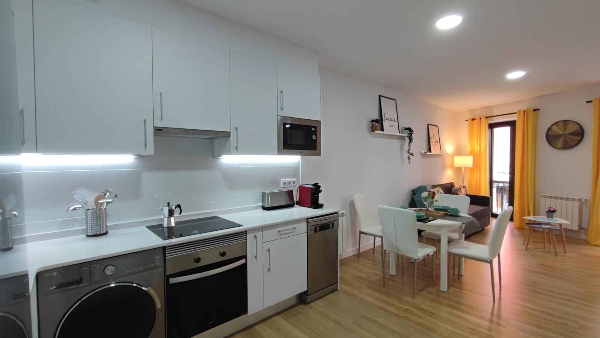 Apartamentos Aptio Oviedo Bagian luar foto